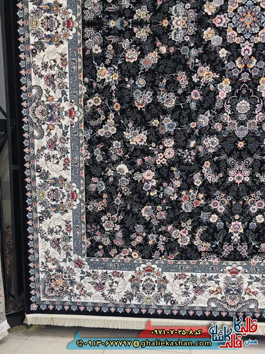 فرش 700 شانه طرح افشان سارینا رنگ سرمه ای کاشان حاشیه