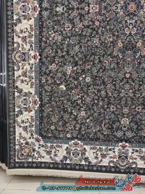 فرش 700 شانه طرح افشان سارینا رنگ طوسی دودی کاشان حاشیه