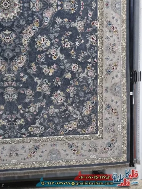 فرش 700 شانه طرح افشان پروانه رنگ طوسی دودی کاشان حاشیه