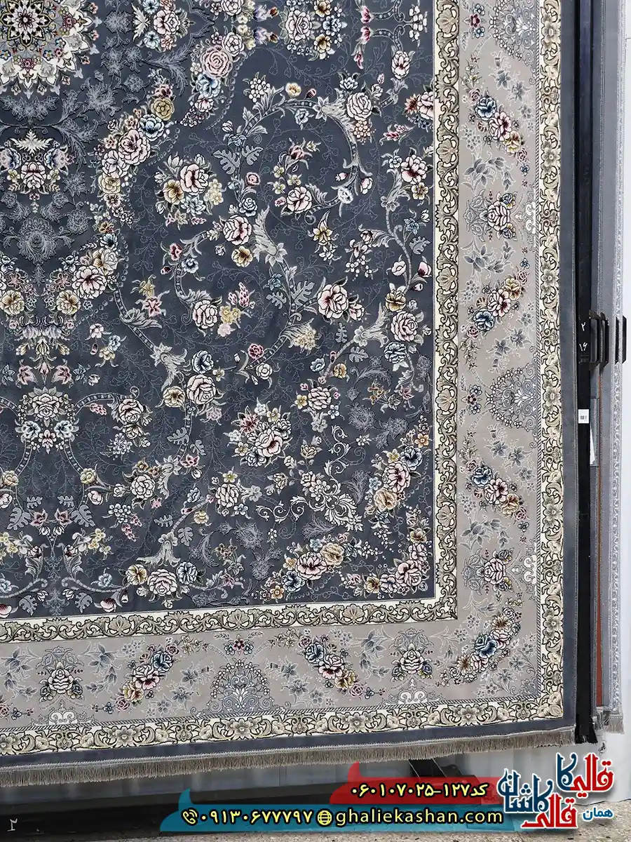 فرش 700 شانه طرح افشان پروانه رنگ طوسی دودی کاشان حاشیه