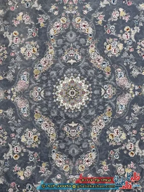 فرش 700 شانه طرح افشان پروانه رنگ طوسی دودی کاشان زمینه
