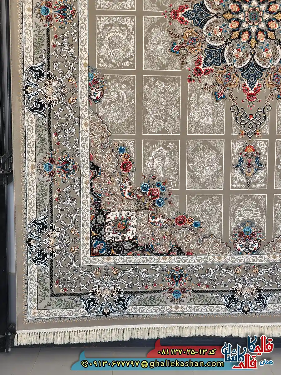 فرش 700 شانه خشتی طرح رومیسا رنگ طوسی فیلی کاشان حاشیه