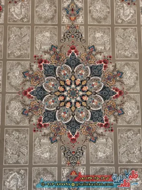 فرش 700 شانه خشتی طرح رومیسا رنگ طوسی فیلی کاشان زمینه