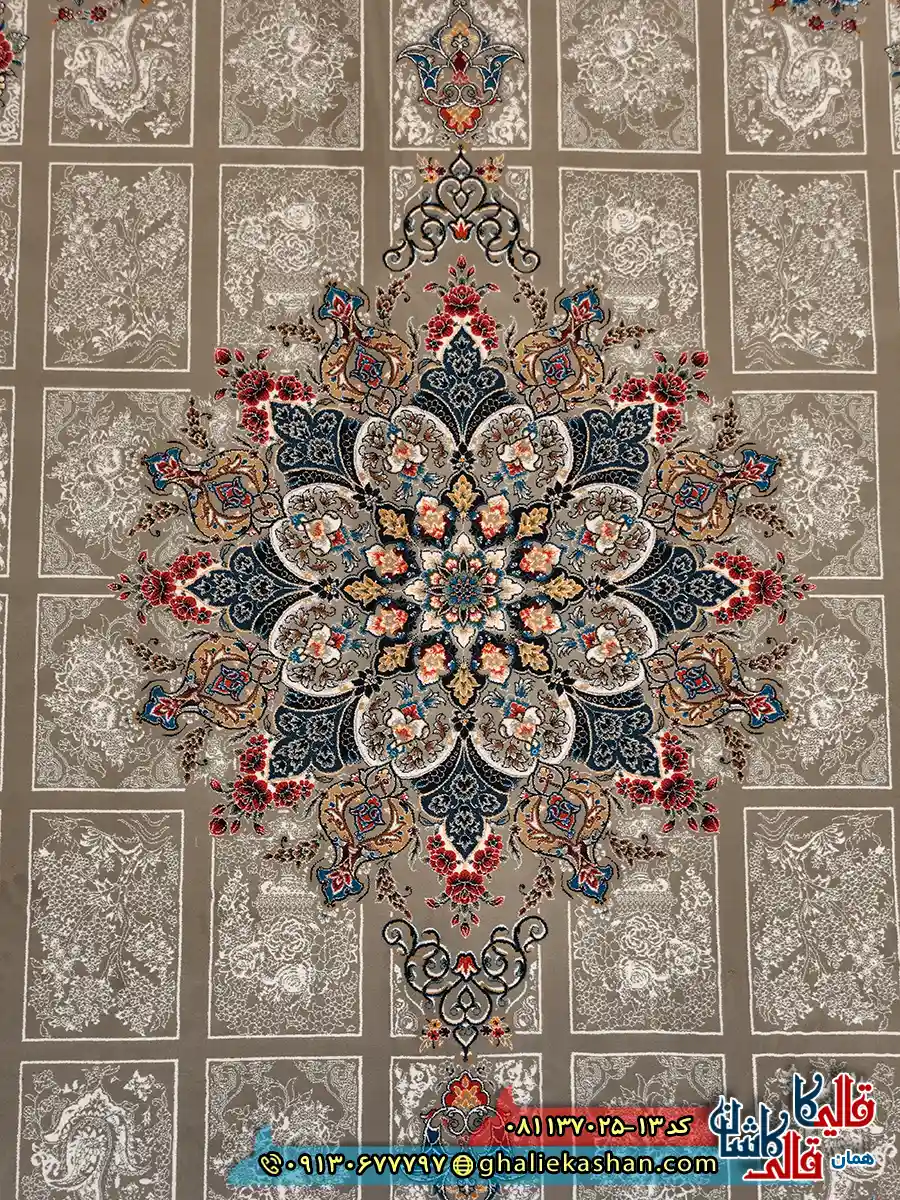 فرش 700 شانه خشتی طرح رومیسا رنگ طوسی فیلی کاشان زمینه