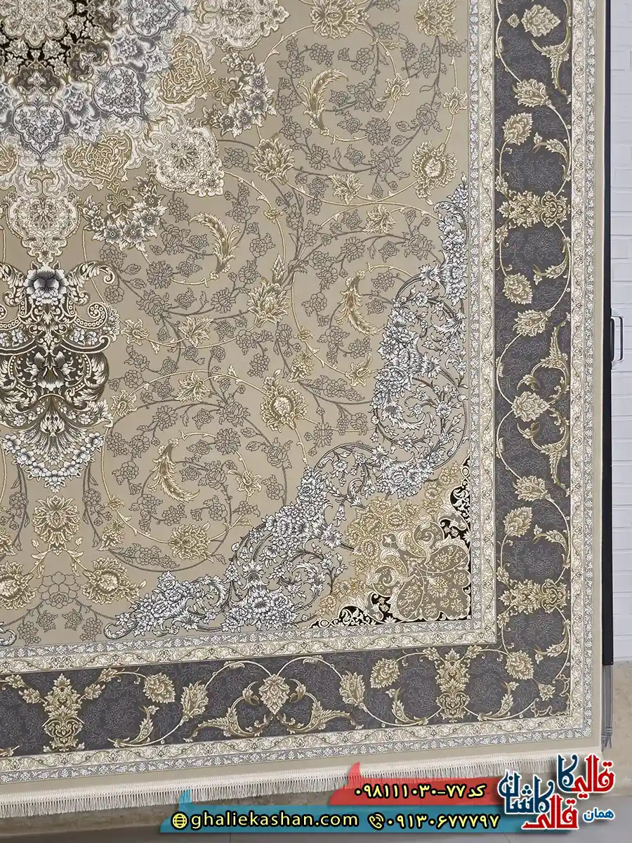 فرش طلاکوب 1000 شانه طرح یکتا رنگ بژ کاشان گل برجسته حاشیه