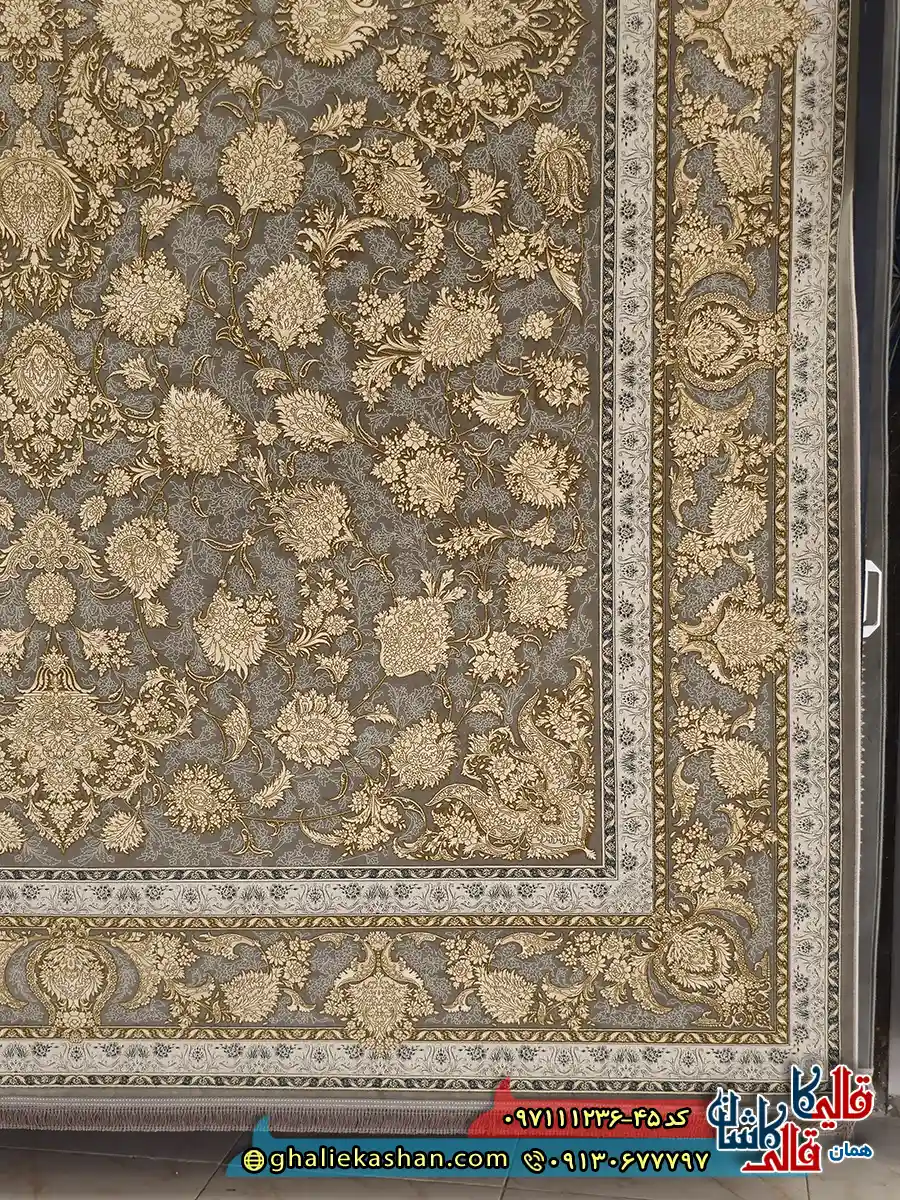 فرش طلاکوب 1200 شانه طرح افشان دیبا رنگ طوسی نقره ای گل برجسته کاشان حاشیه