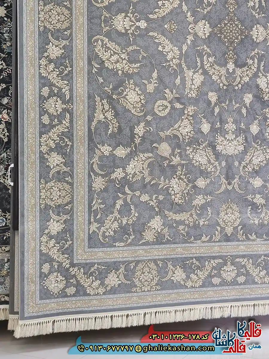 فرش ‌طلاکوب ‌1200 ‌شانه ‌طرح ‌افشان ‌ساحل ‌رنگ ‌طوسی ‌کاشان ‌حاشیه