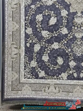 فرش طلاکوب 1200 شانه طرح افشان سوگل رنگ طوسی دلفینی گل برجسته کاشان حاشیه
