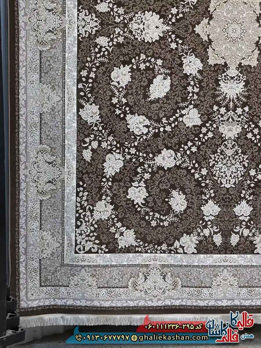 فرش طلاکوب 1200 شانه طرح افشان سوگل رنگ قهوه ای شکلاتی گل برجسته کاشان حاشیه