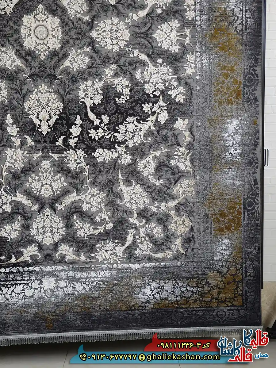 فرش طلاکوب 1200 شانه طرح افشان نورا رنگ طوسی دودی طلایی گل برجسته کاشان حاشیه