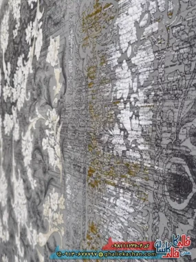 فرش طلاکوب 1200 شانه طرح افشان نورا رنگ طوسی دودی طلایی گل برجسته کاشان نزدیک