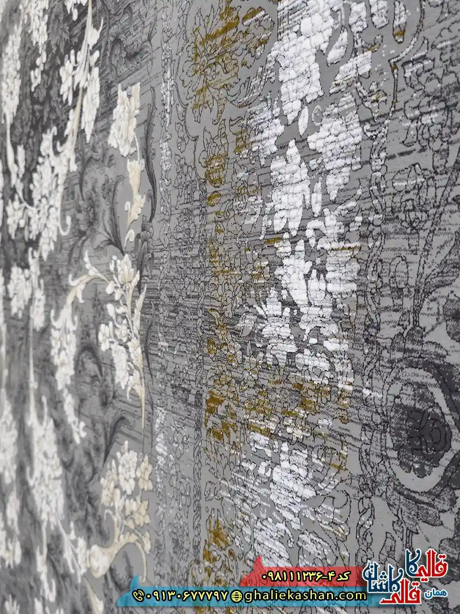 فرش طلاکوب 1200 شانه طرح افشان نورا رنگ طوسی دودی طلایی گل برجسته کاشان نزدیک