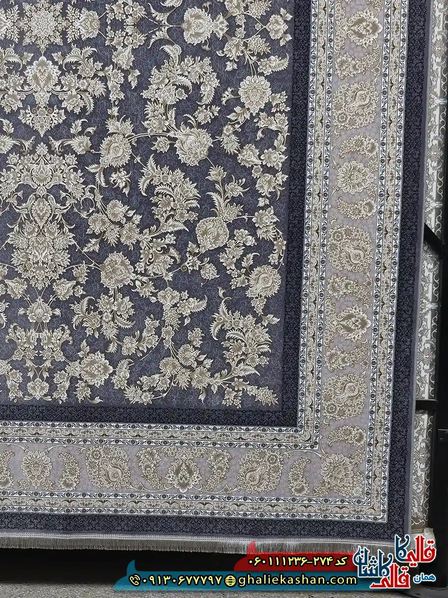 فرش طلاکوب 1200 شانه طرح افشان پارمیدا رنگ طوسی دلفینی گل برجسته کاشان حاشیه