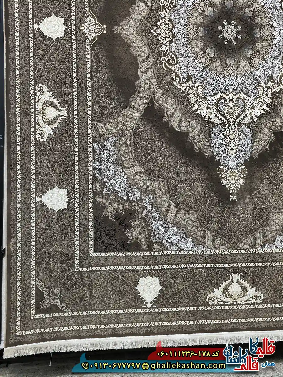 فرش طلاکوب 1200 شانه طرح برکه رنگ قهوه ای شکلاتی گل برجسته کاشان حاشیه