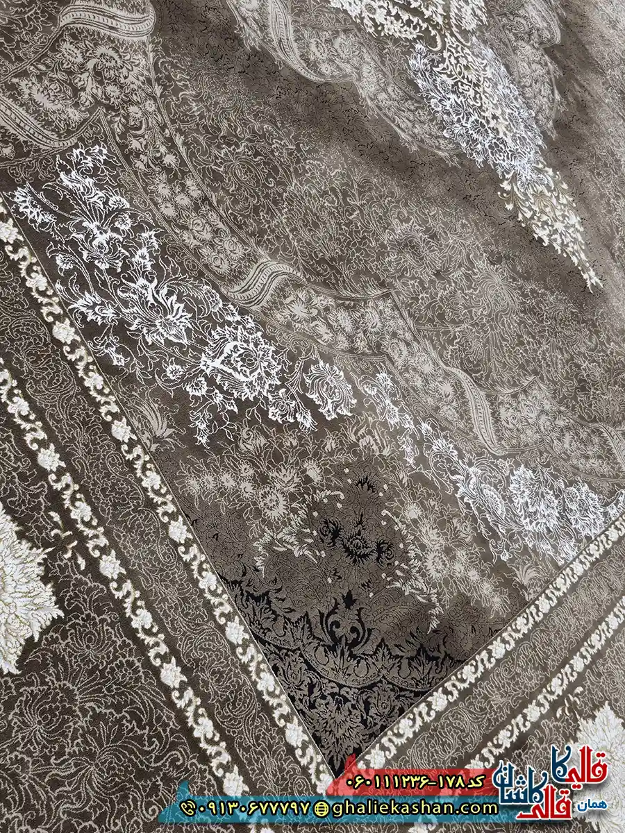 فرش طلاکوب 1200 شانه طرح برکه رنگ قهوه ای شکلاتی گل برجسته کاشان نزدیک