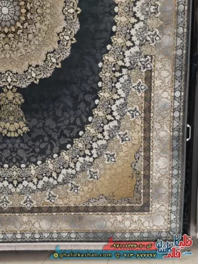 فرش طلاکوب 1200 شانه طرح جاویدان رنگ آبی کاربنی گل برجسته کاشان حاشیه