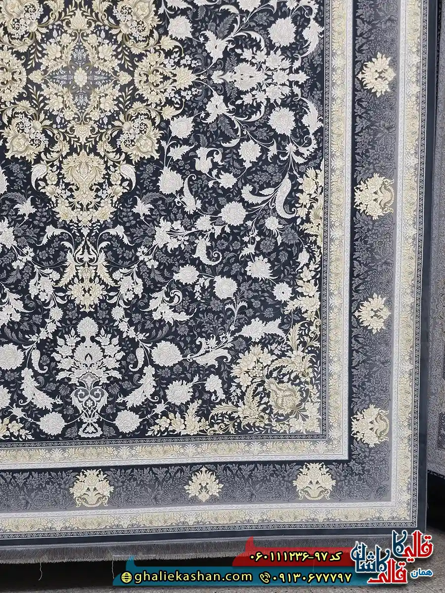 فرش طلاکوب 1200 شانه طرح رایان لیلی رنگ مشکی زغالی گل برجسته کاشان حاشیه