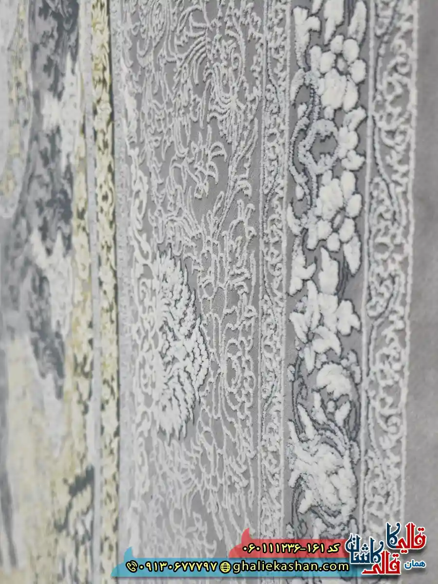 فرش طلاکوب 1200 شانه طرح طنین رنگ طوسی نقره0ای گل برجسته کاشان نزدیک