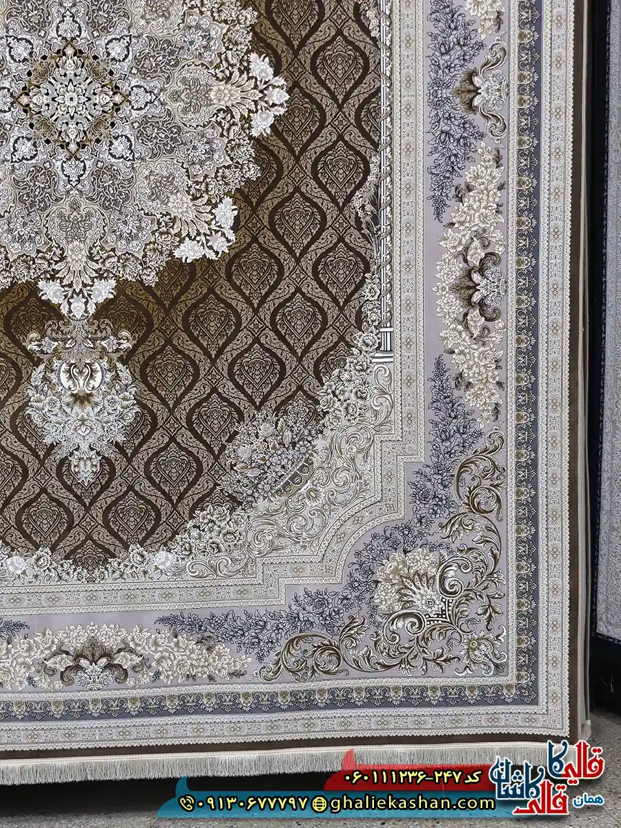 فرش طلاکوب 1200 شانه طرح مژده رنگ قهوه ای شکلاتی گل برجسته کاشان حاشیه