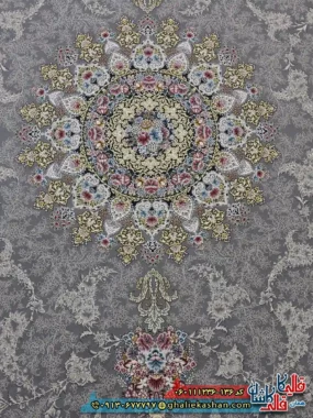 فرش طلاکوب 1200 شانه طرح نگین رنگ طوسی نقره ای کاشان زمینه