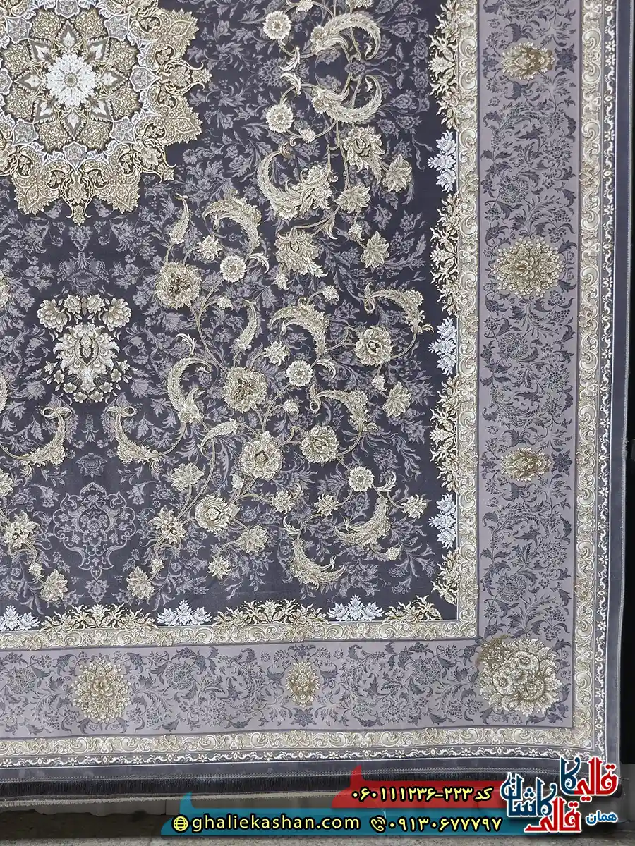 فرش طلاکوب 1200 شانه طرح پرستش رنگ طوسی دلفینی گل برجسته کاشان حاشیه