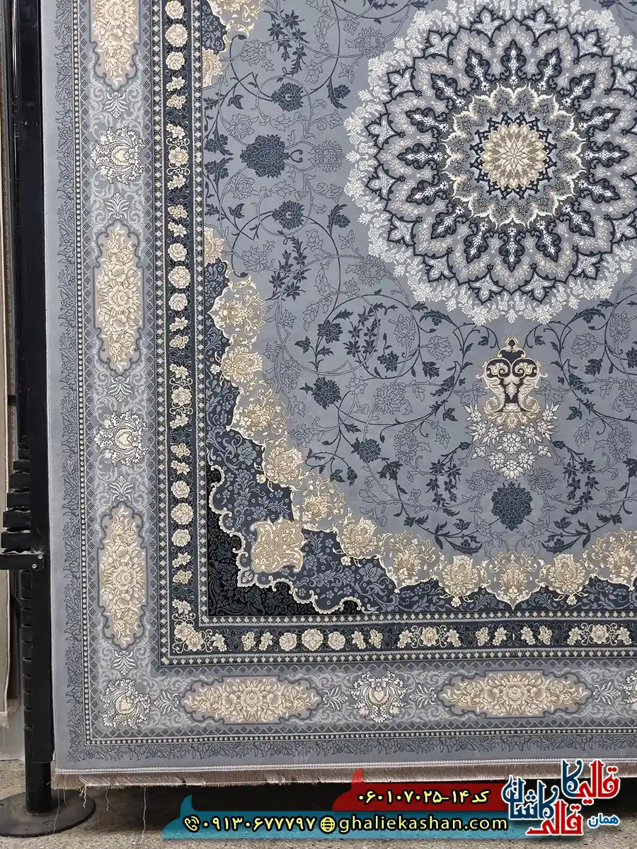 فرش طلاکوب 700 شانه طرح آنیسا رنگ طوسی نقره ای کاشان حاشیه