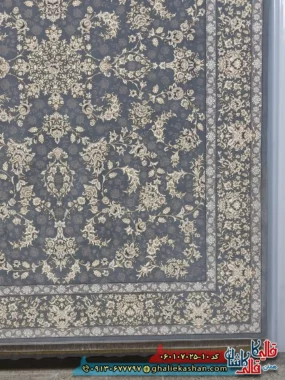 فرش طلاکوب 700 شانه طرح افشان آنا رنگ طوسی نقره ای کاشان حاشیه