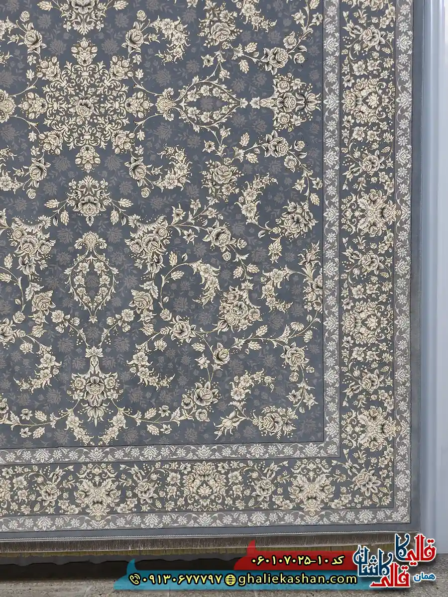 فرش طلاکوب 700 شانه طرح افشان آنا رنگ طوسی نقره ای کاشان حاشیه