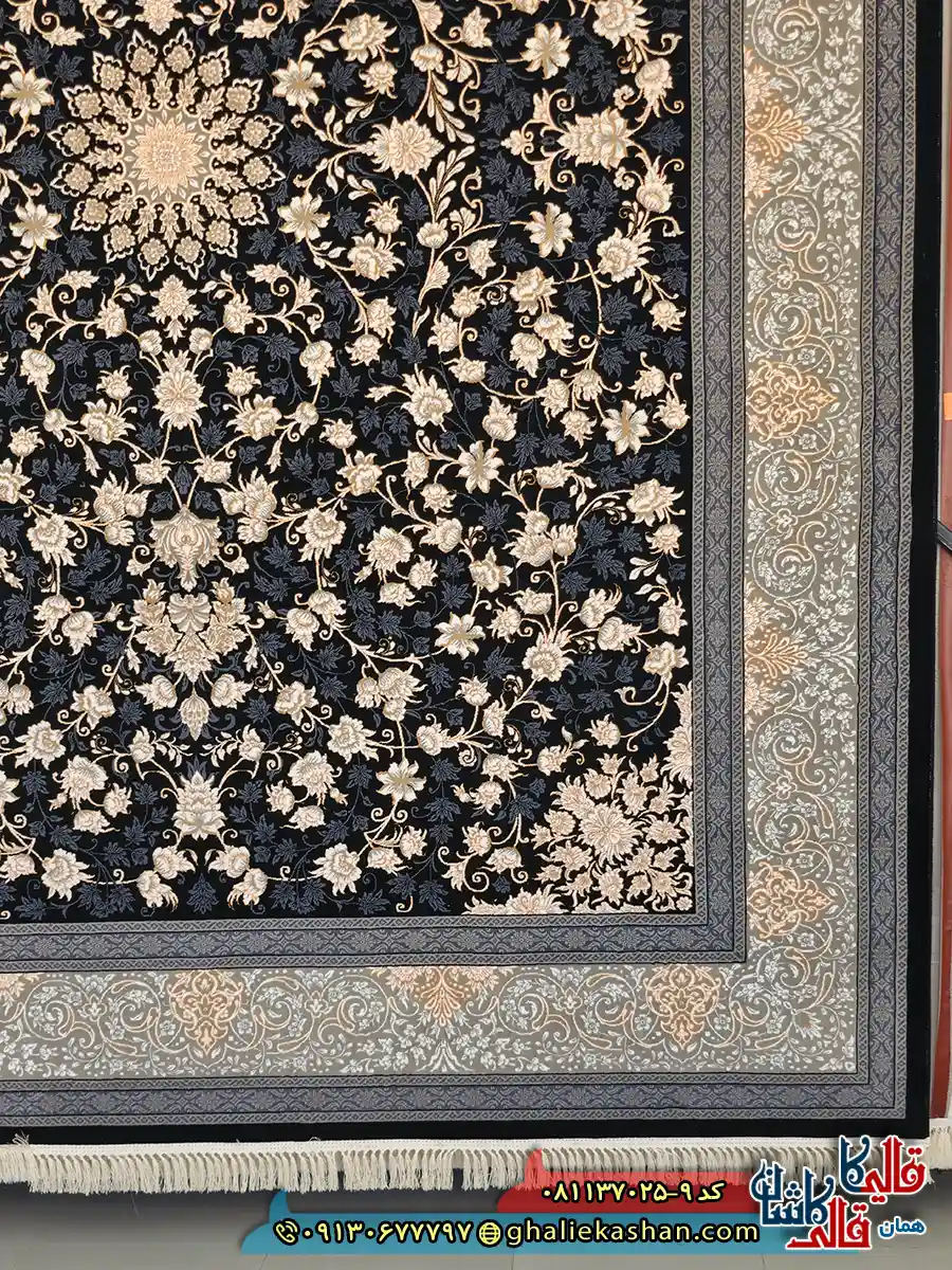 فرش طلاکوب 700 شانه طرح افشان تلما رنگ سرمه ای کاشان حاشیه