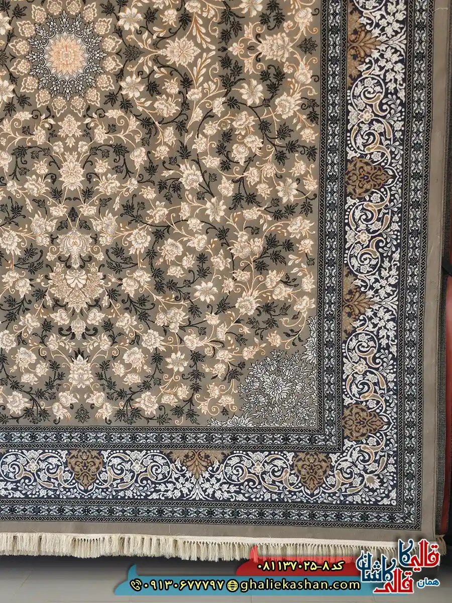 فرش طلاکوب 700 شانه طرح افشان تلما رنگ طوسی فیلی کاشان حاشیه