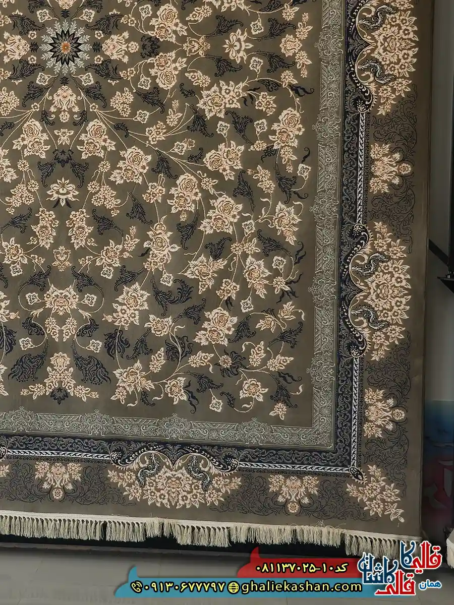 فرش طلاکوب 700 شانه طرح افشان جانان رنگ طوسی فیلی کاشان حاشیه