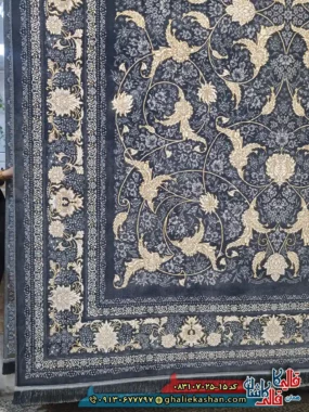 فرش طلاکوب 700 شانه طرح افشان سوین درباری رنگ طوسی دودی کاشان حاشیه