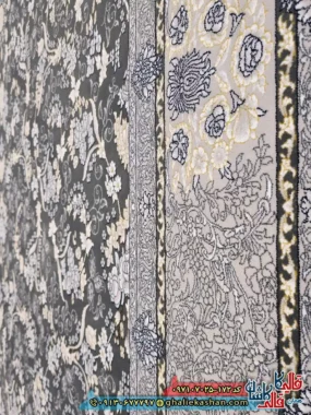 فرش طلاکوب 700 شانه طرح افشان شکوفه رنگ طوسی دودی کاشان نزدیک