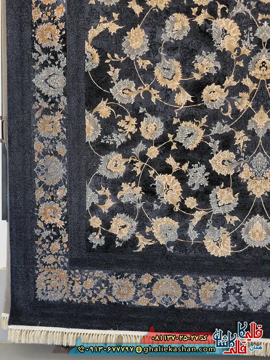 فرش طلاکوب 700 شانه طرح افشان یاس رنگ طوسی دلفینی کاشان حاشیه