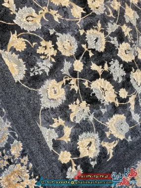 فرش طلاکوب 700 شانه طرح افشان یاس رنگ طوسی دلفینی کاشان نزدیک