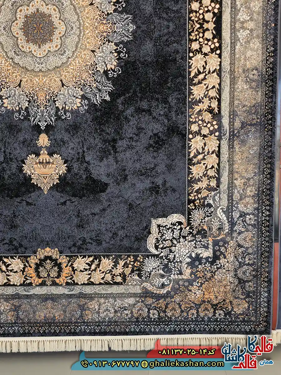 فرش طلاکوب 700 شانه طرح شاهکار رنگ سرمه ای کاشان حاشیه
