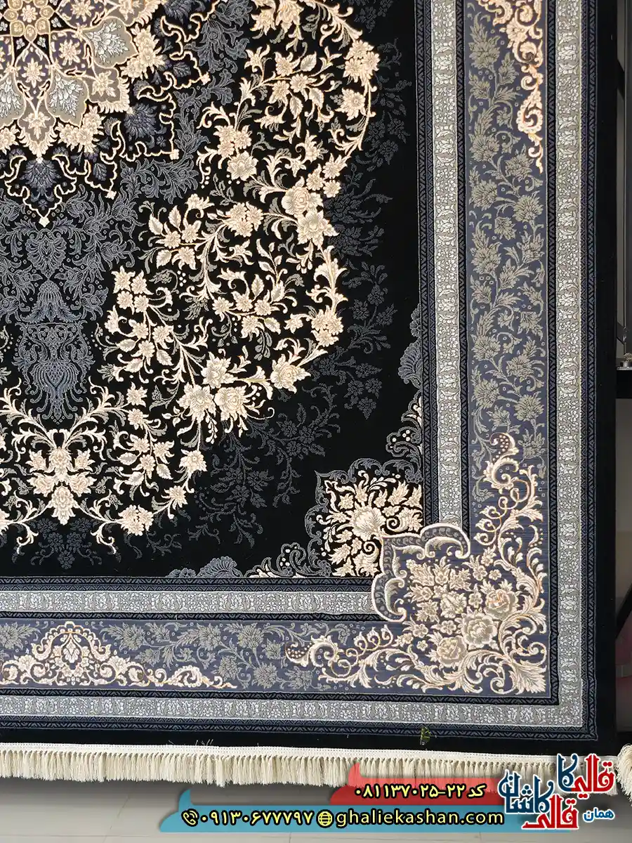 فرش طلاکوب 700 شانه طرح مهریس تندیس رنگ سرمه ای کاشان حاشیه
