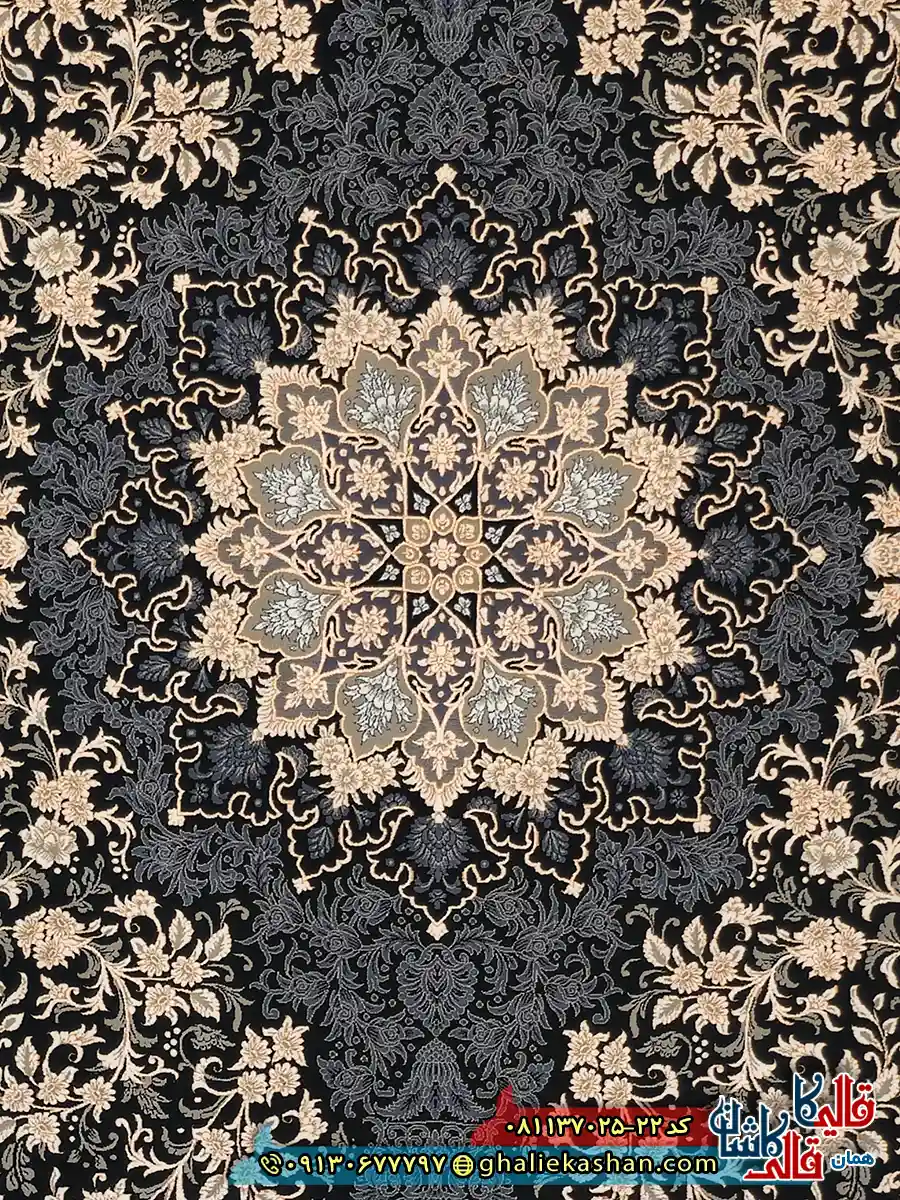 فرش طلاکوب 700 شانه طرح مهریس تندیس رنگ سرمه ای کاشان زمینه