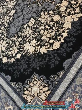 فرش طلاکوب 700 شانه طرح مهریس تندیس رنگ سرمه ای کاشان نزدیک 2