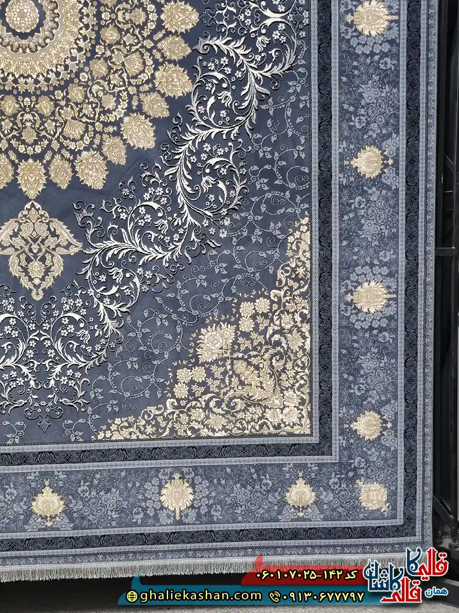 فرش طلاکوب 700 شانه طرح مهناز رنگ طوسی دودی کاشان حاشیه