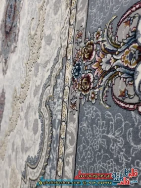 فرش طلاکوب 700 شانه طرح کرشمه رنگ کرم کاشان نزدیک