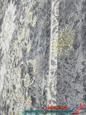 فرش طلاکوب وینتیج 1200 شانه طرح آذر رنگ طوسی نقره ای گل برجسته کاشان نزدیک