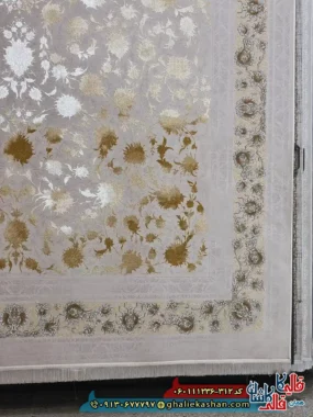 فرش طلاکوب وینتیج 1200 شانه طرح افشان آتوسا رنگ کرم صدفی گل برجسته کاشان حاشیه