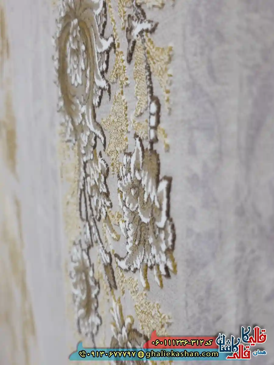 فرش طلاکوب وینتیج 1200 شانه طرح افشان آتوسا رنگ کرم صدفی گل برجسته کاشان نزدیک