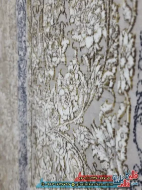 فرش طلاکوب وینتیج 1200 شانه طرح هدیه رنگ کرم صدفی گل برجسته کاشان نزدیک