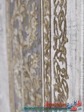 فرش طلاکوب وینتیج 1200 شانه طرح همدم رنگ کرم صدفی گل برجسته کاشان نزدیک