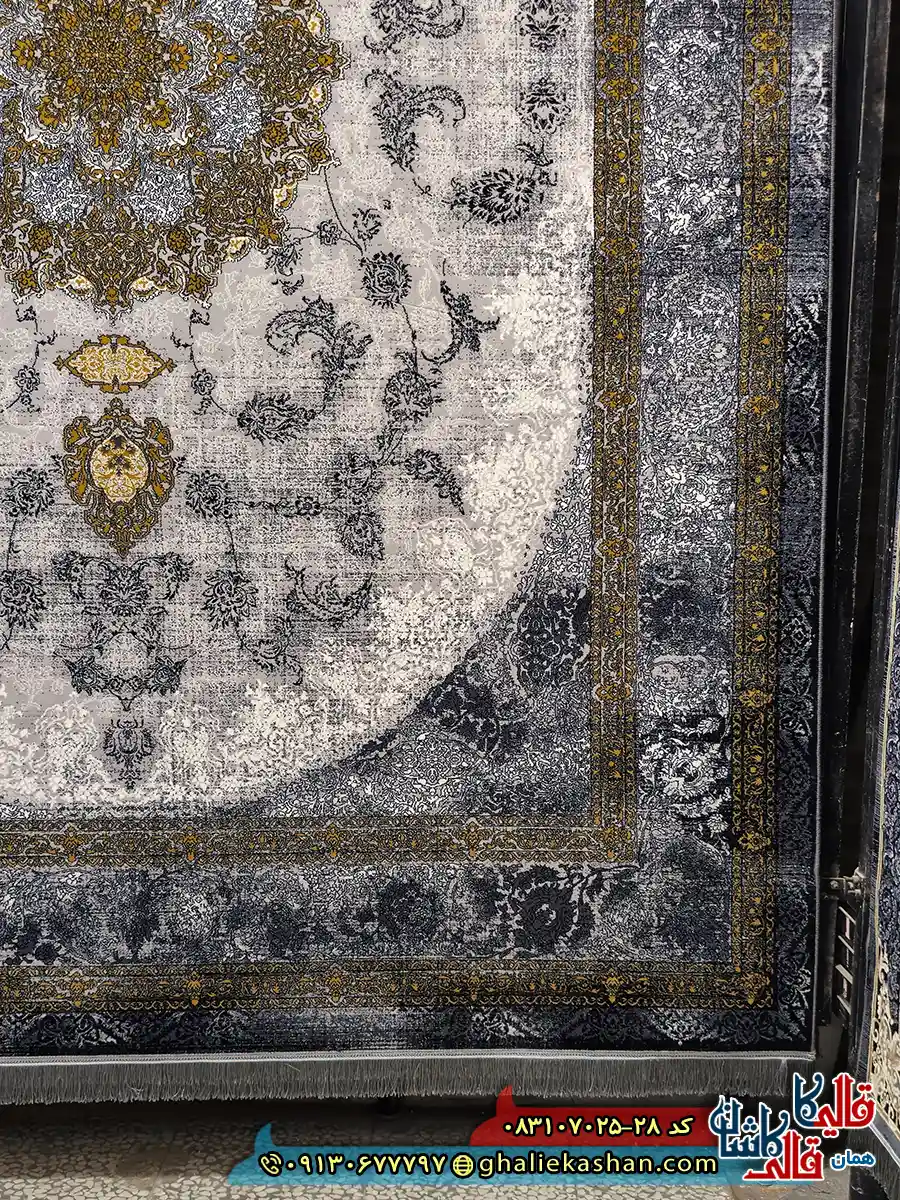 فرش طلاکوب وینتیج 700 شانه طرح ویکتوریا رنگ طوسی نقره ای کاشان حاشیه