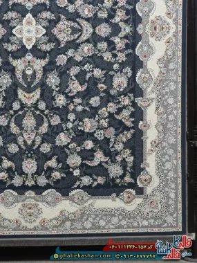 فرش کلاسیک 1200 شانه طرح افشان سوسن رنگ طوسی دودی گل برجسته کاشان حاشیه