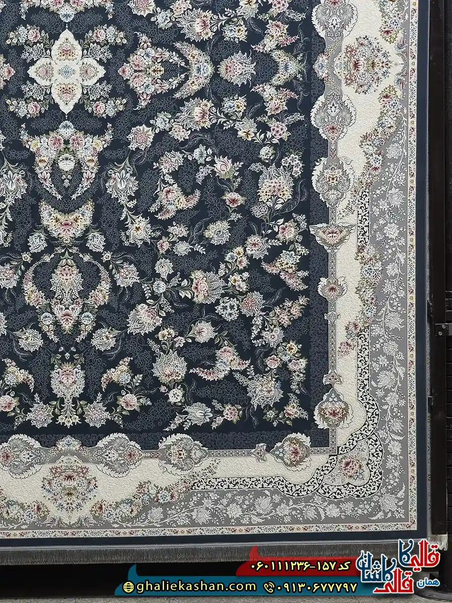 فرش کلاسیک 1200 شانه طرح افشان سوسن رنگ طوسی دودی گل برجسته کاشان حاشیه