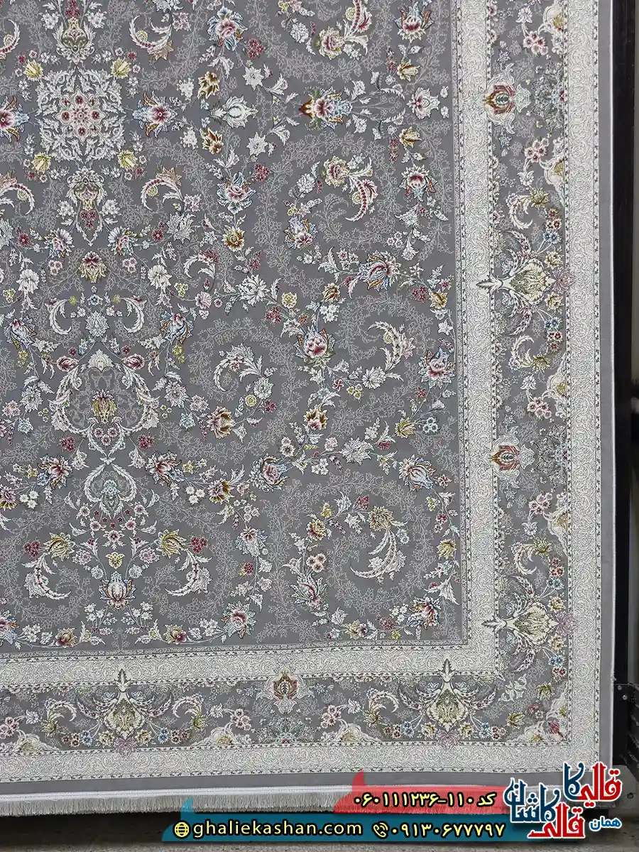 فرش کلاسیک 1200 شانه طرح افشان سپیدار رنگ طوسی نقره ای گل برجسته کاشان حاشیه
